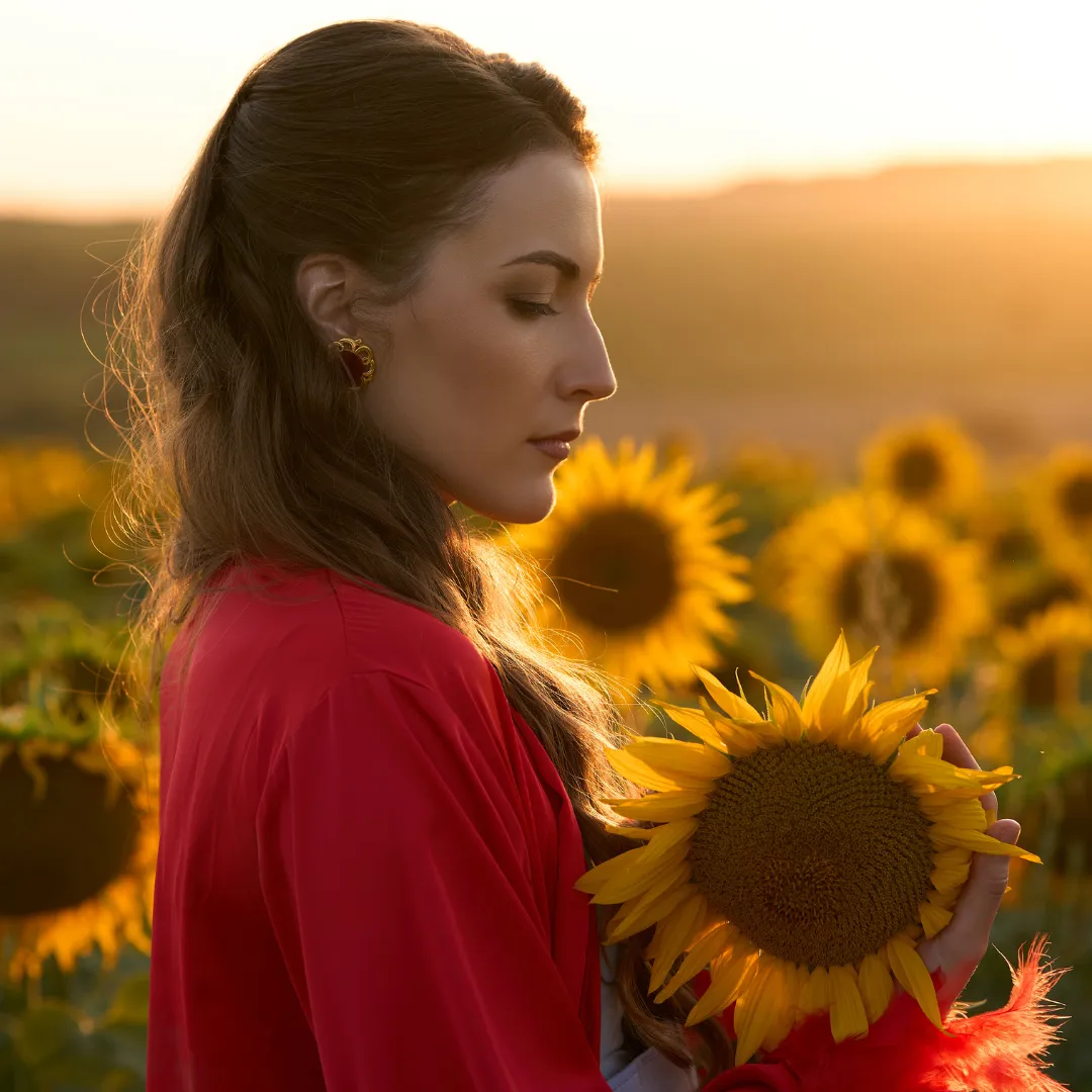 Жіноча фотосесія в полі соняхів, Буковель